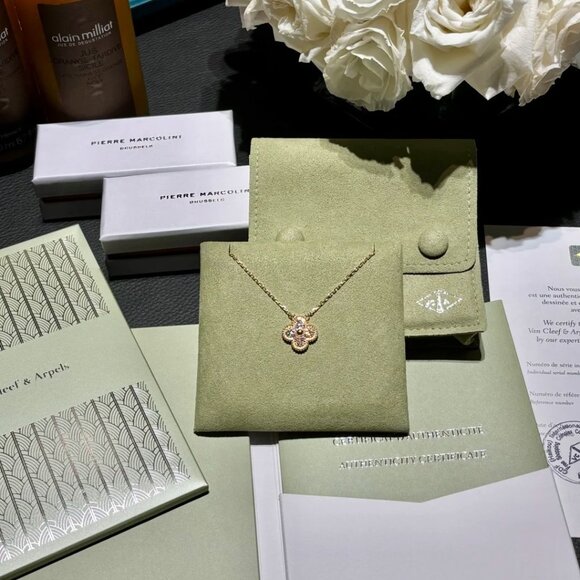 VCA Alhambra Lucky Clover Necklace - Picture 4 of 5